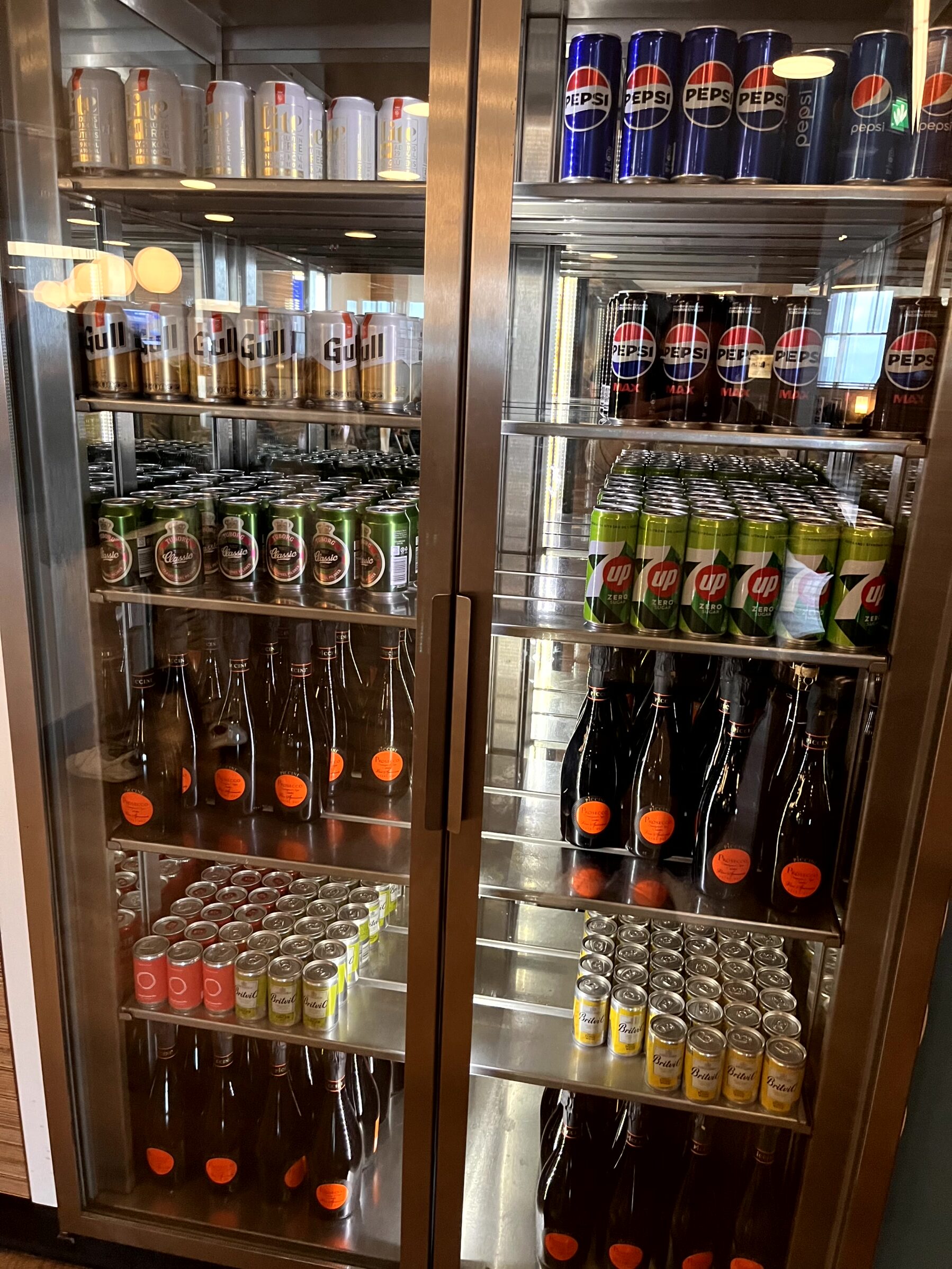 【アイスランド】ケプラビーク国際空港にあるラウンジ（Icelandair Saga Lounge）に行ってきました＋おまけ - ひやまんブログ